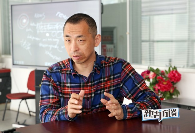 連光也無法逃逸出去，它肯定是黑色的